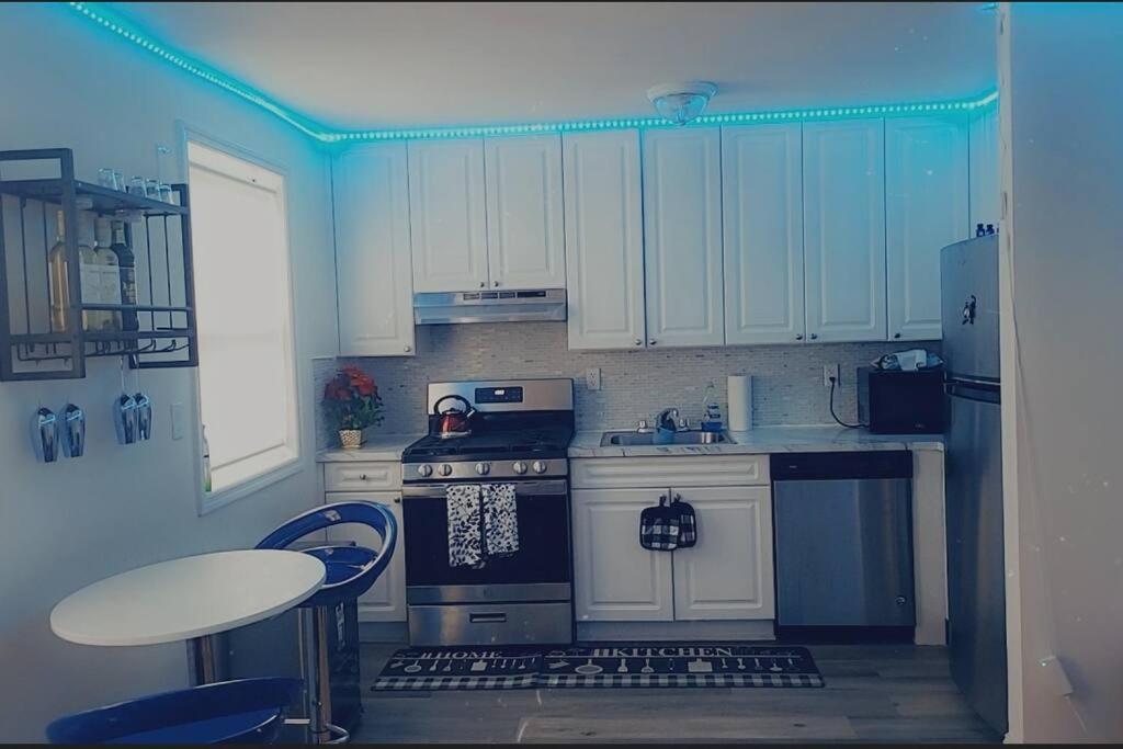 Townhouse In Oakland Gardens