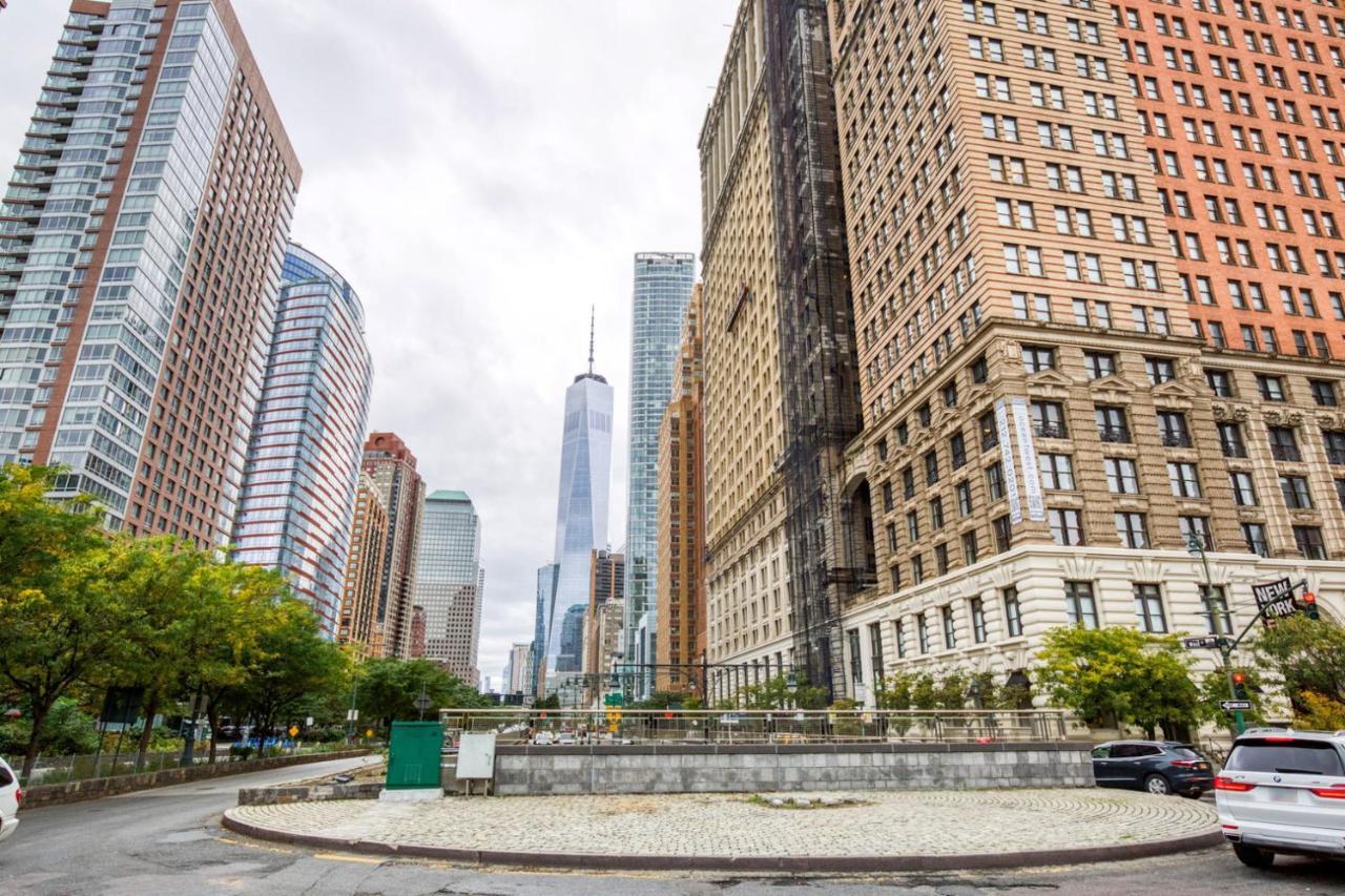 Fidi W Gym Doorman Nr Freedom Tower Nyc-1096