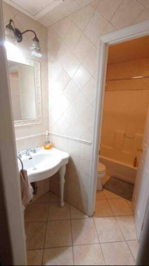 Homestay Spacious Bedroom For 4 In Shared Townhouse+garden New York