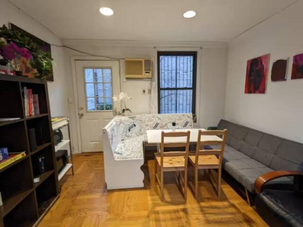 Spacious Bedroom For 4 In Shared Townhouse+garden Homestay *