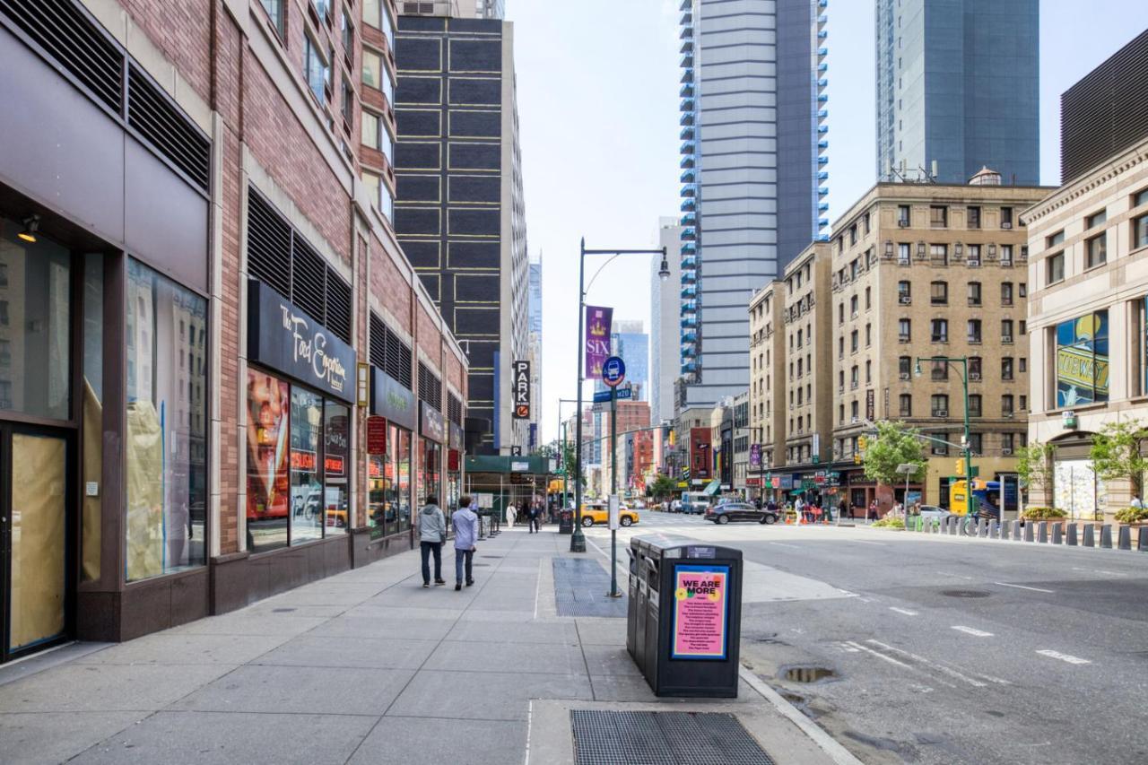 Tasteful Midtown W 1br W Gym Nr Times Sq Nyc-643 New York