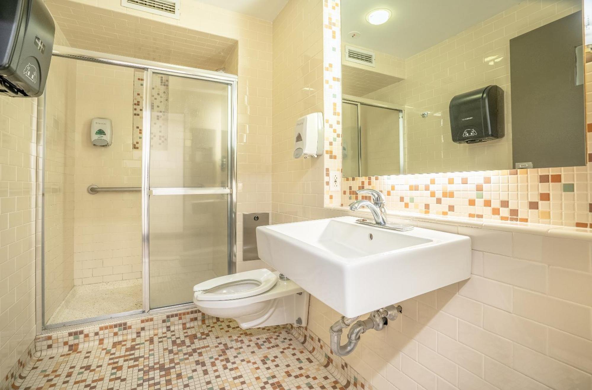 Hostel West Side Ymca *