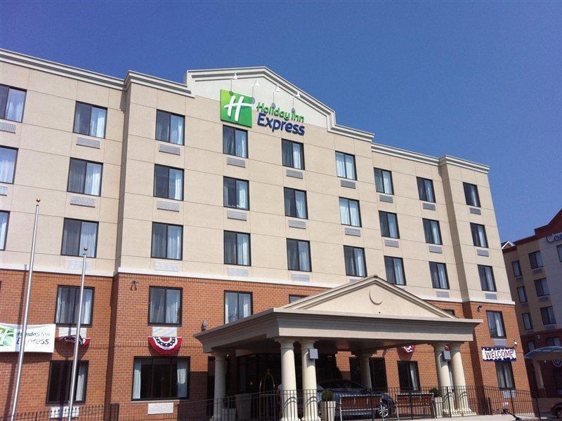 Holiday Express Staten Island West Hotel