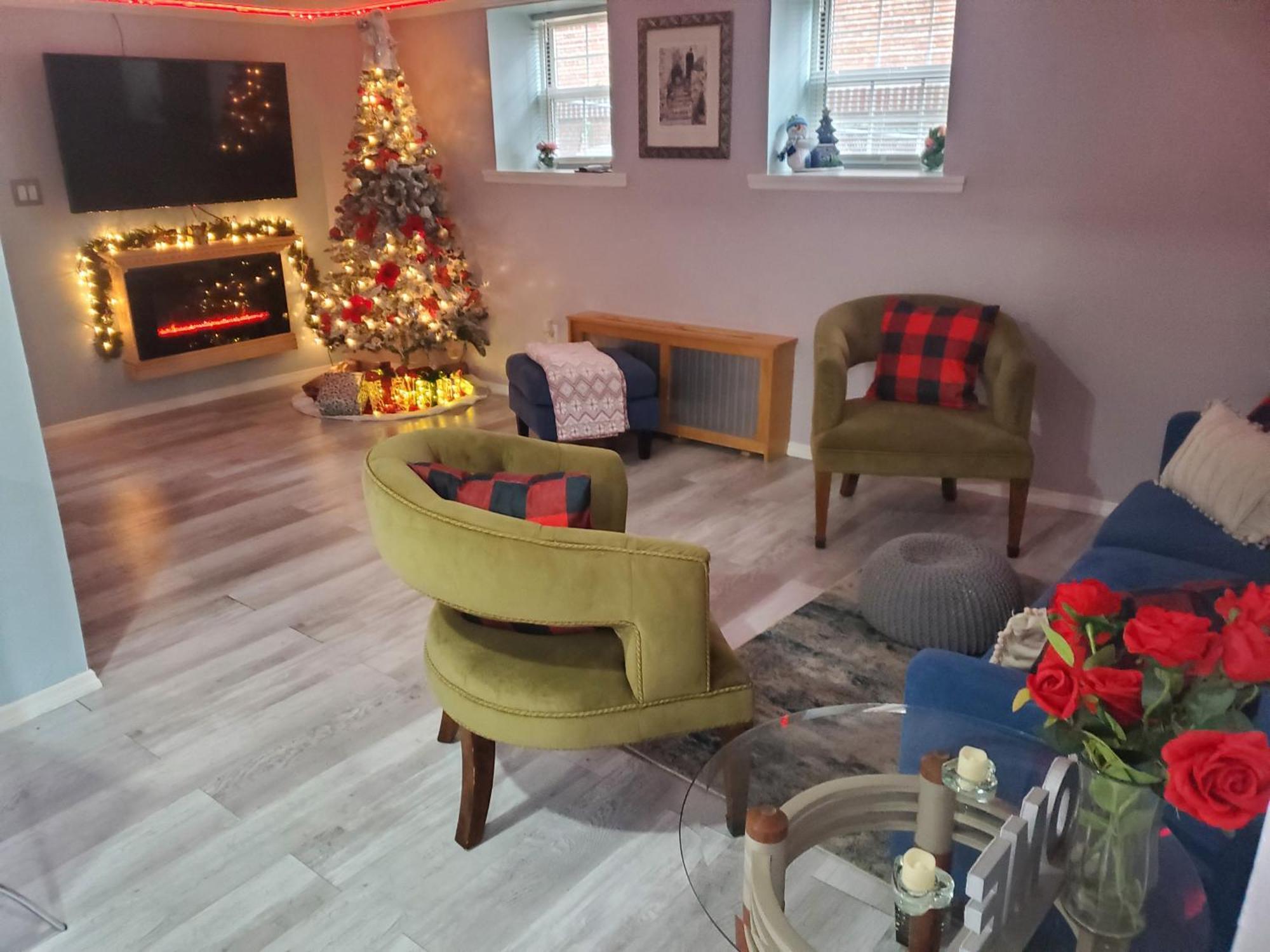 Lovely 2 Bedroom With 2 Entrance And Parking Apartment