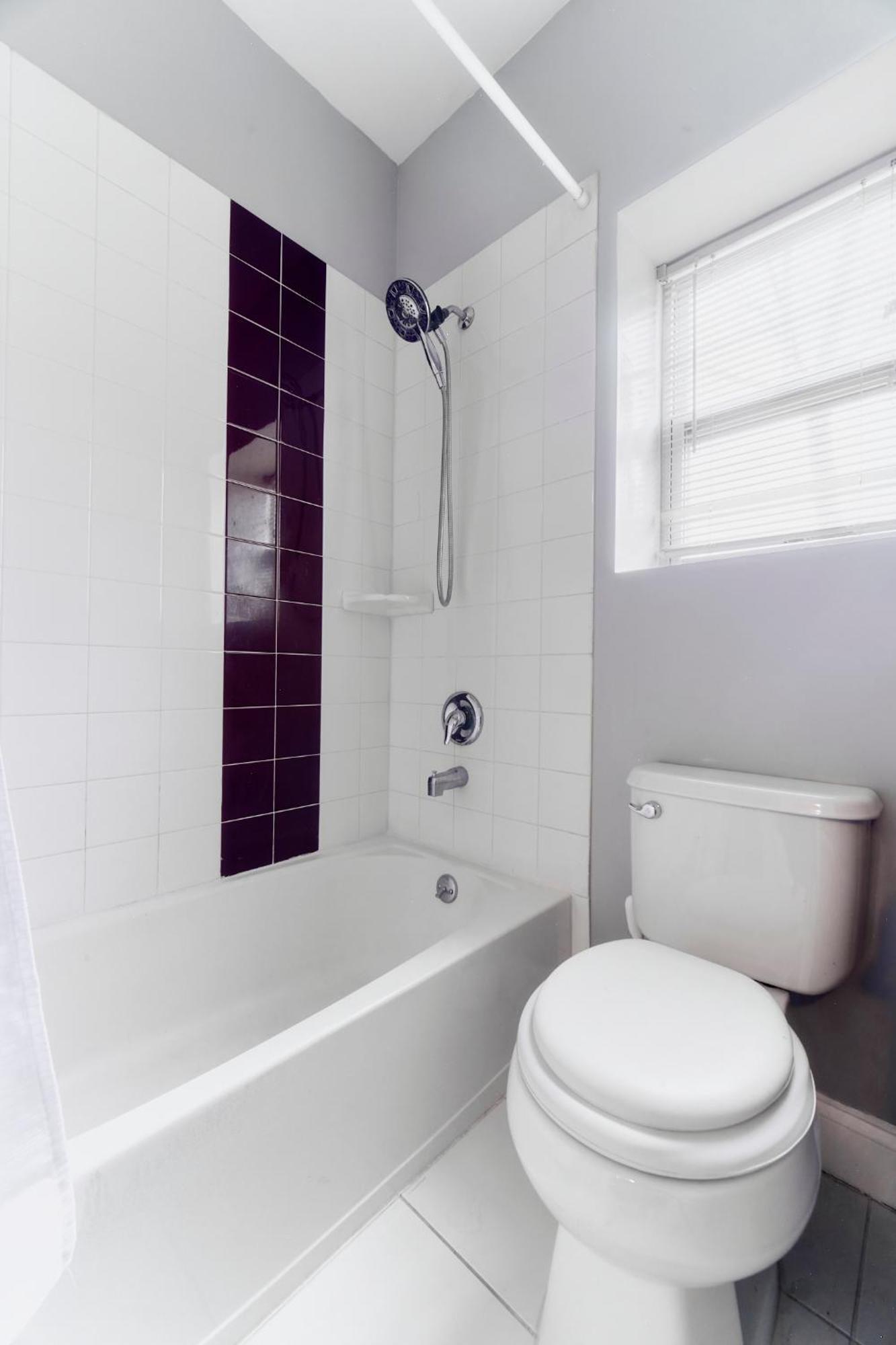 Holiday home Waterfront Gem Duplex 3 Bedroom 2floor In Whitestone Bronx Free Parking *