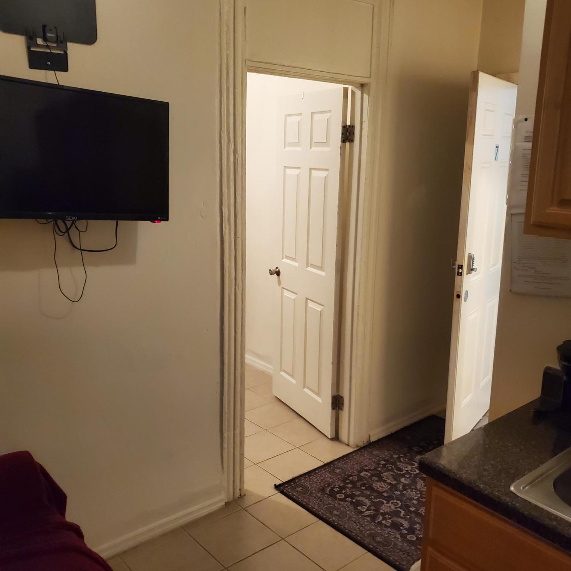 Apartment And One Bedroom *