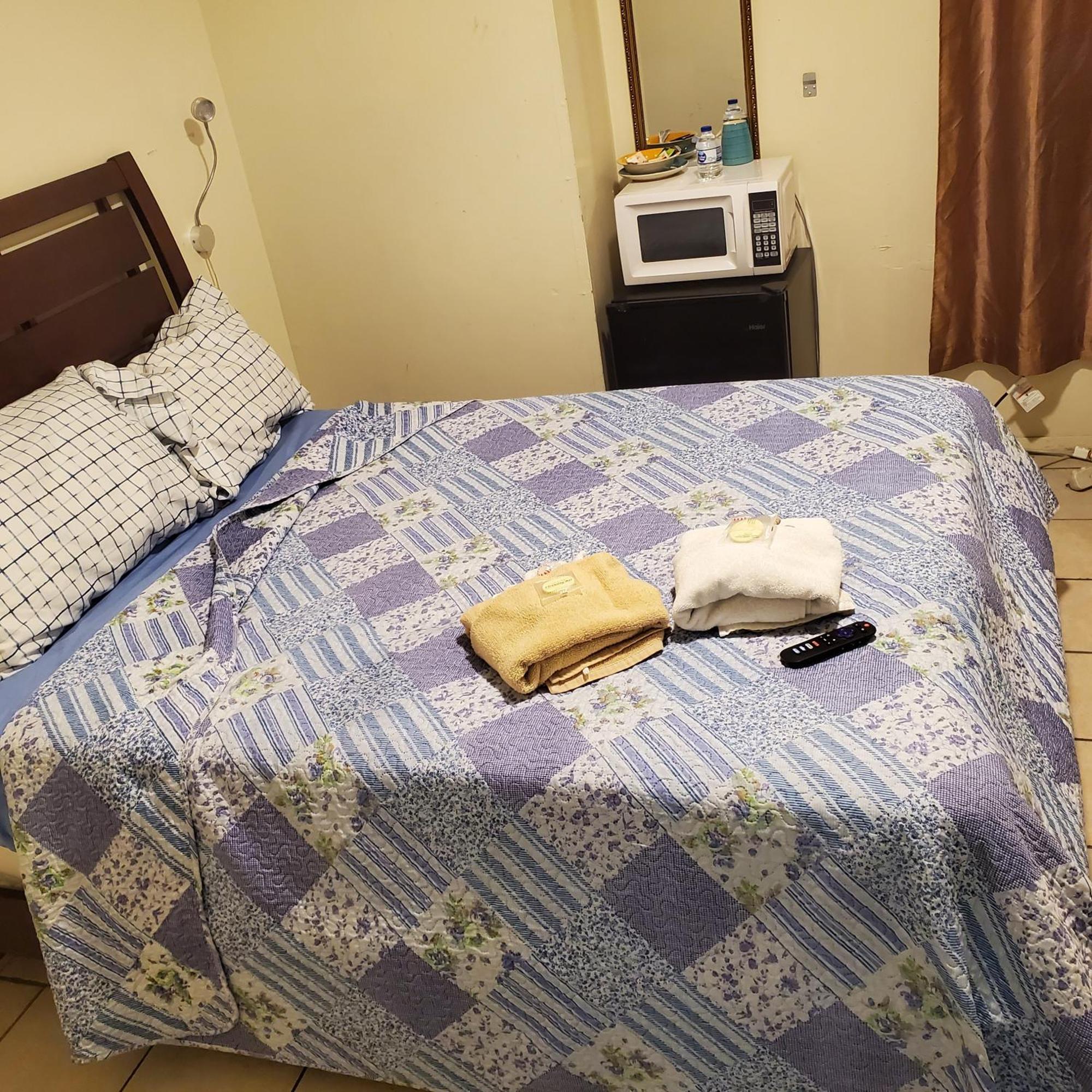 And One Bedroom Apartment *