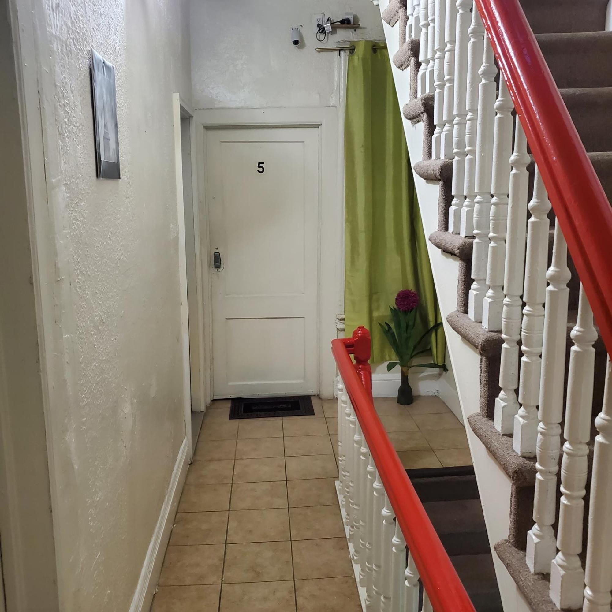 And One Bedroom Apartment New York