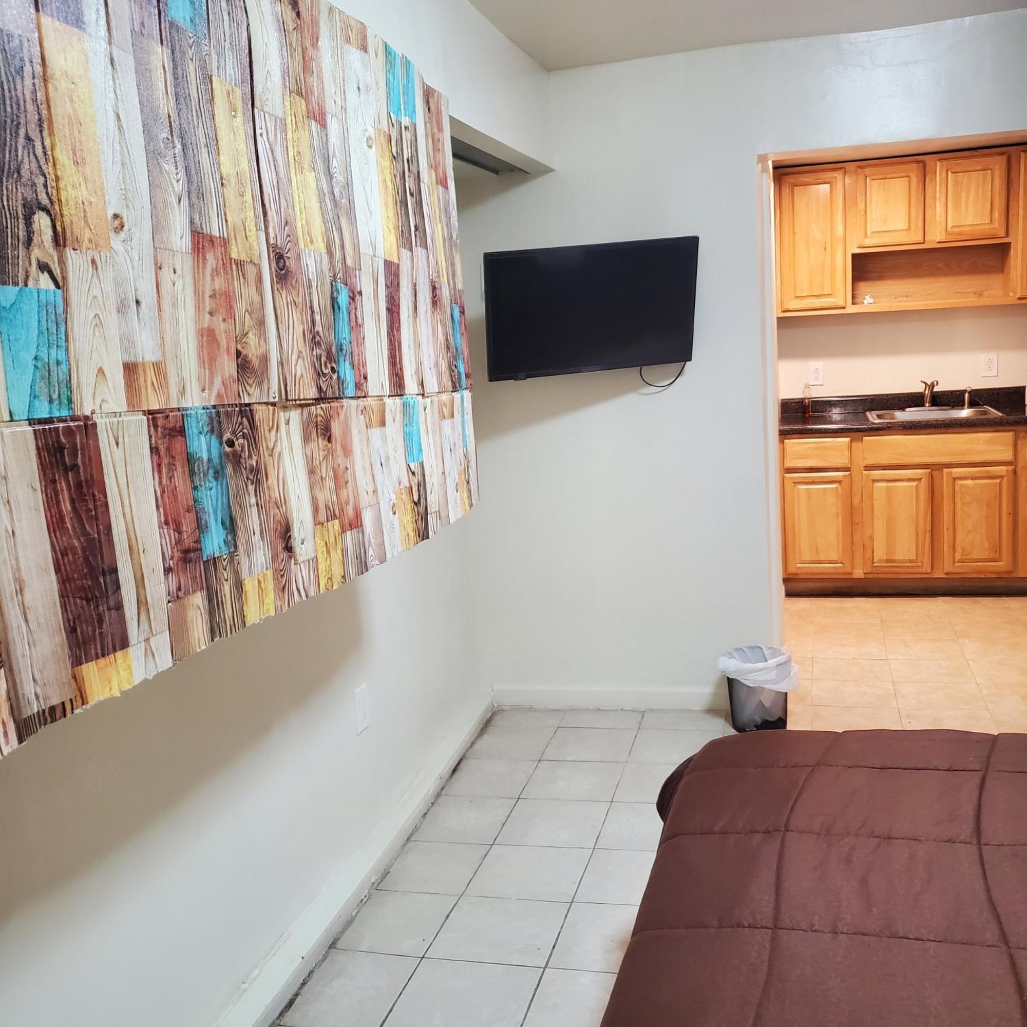 And One Bedroom Apartment *