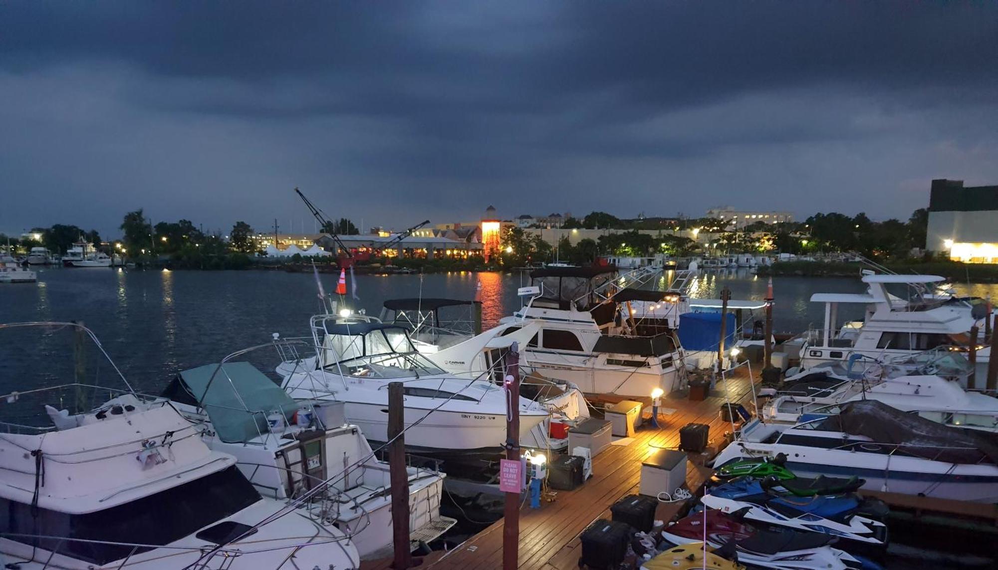 Cozy Ocean 3xdeck Yacht Botel *