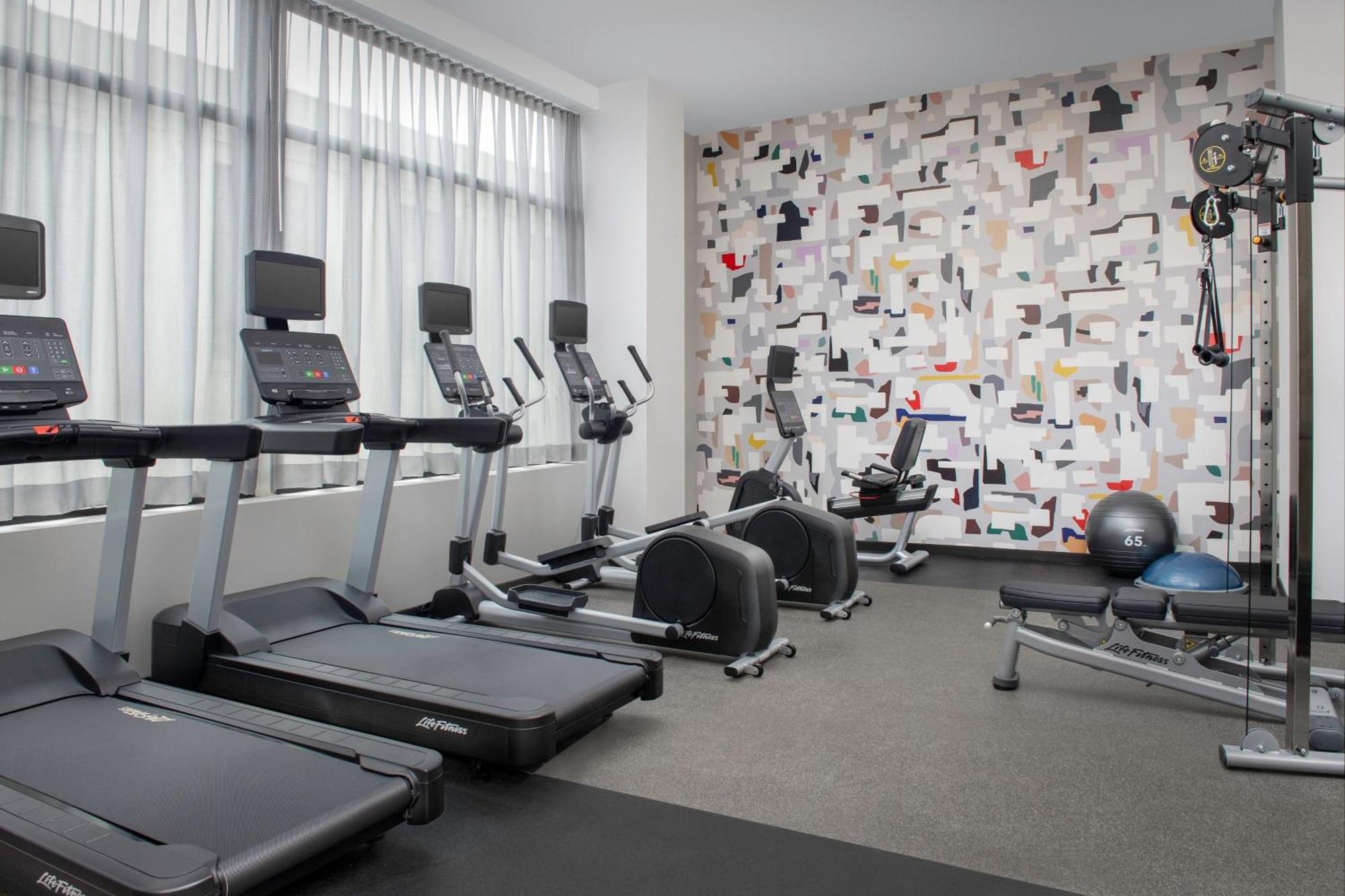 By Marriott Queens 3* New York