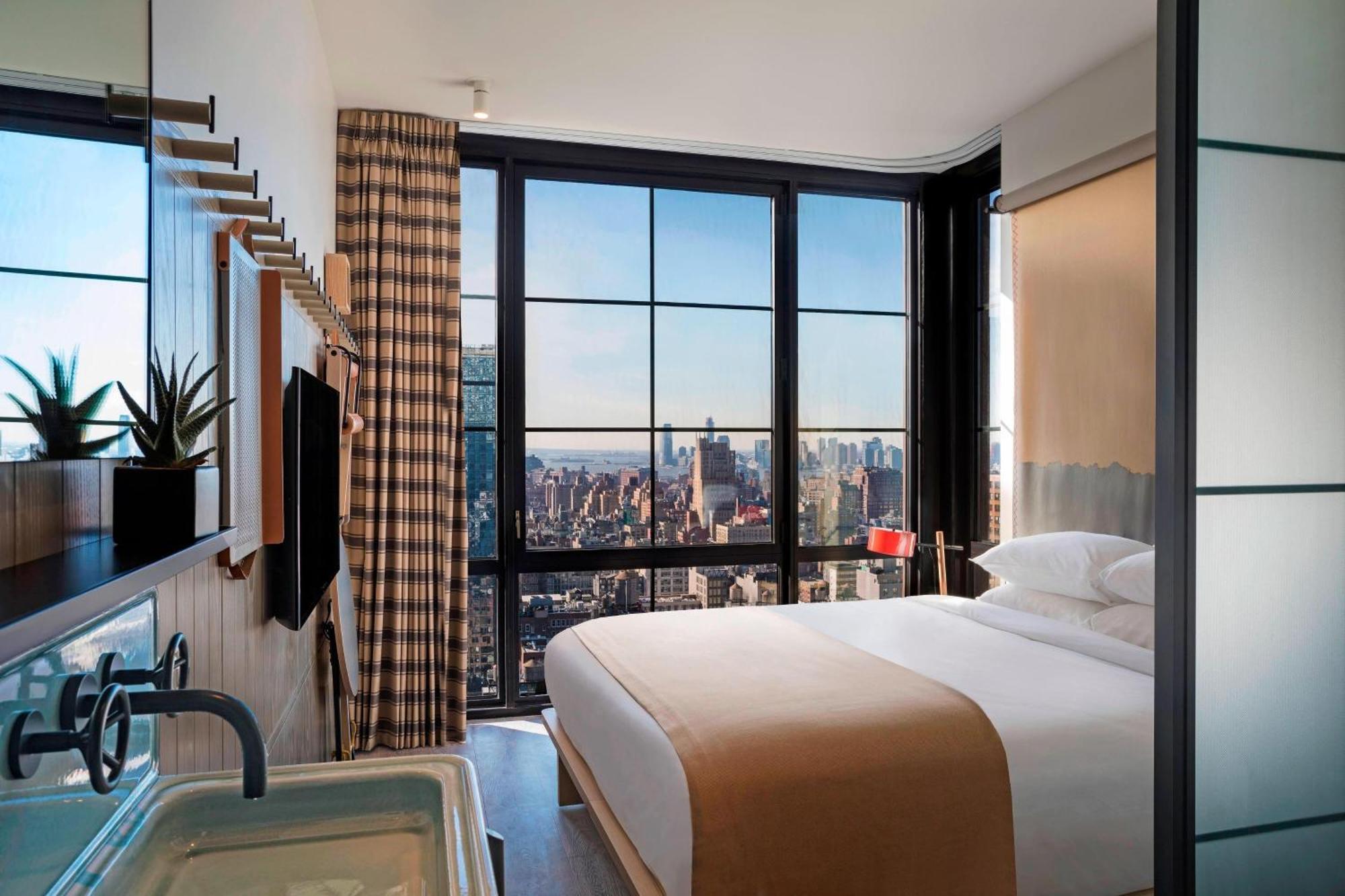 Moxy Nyc Chelsea Hotel