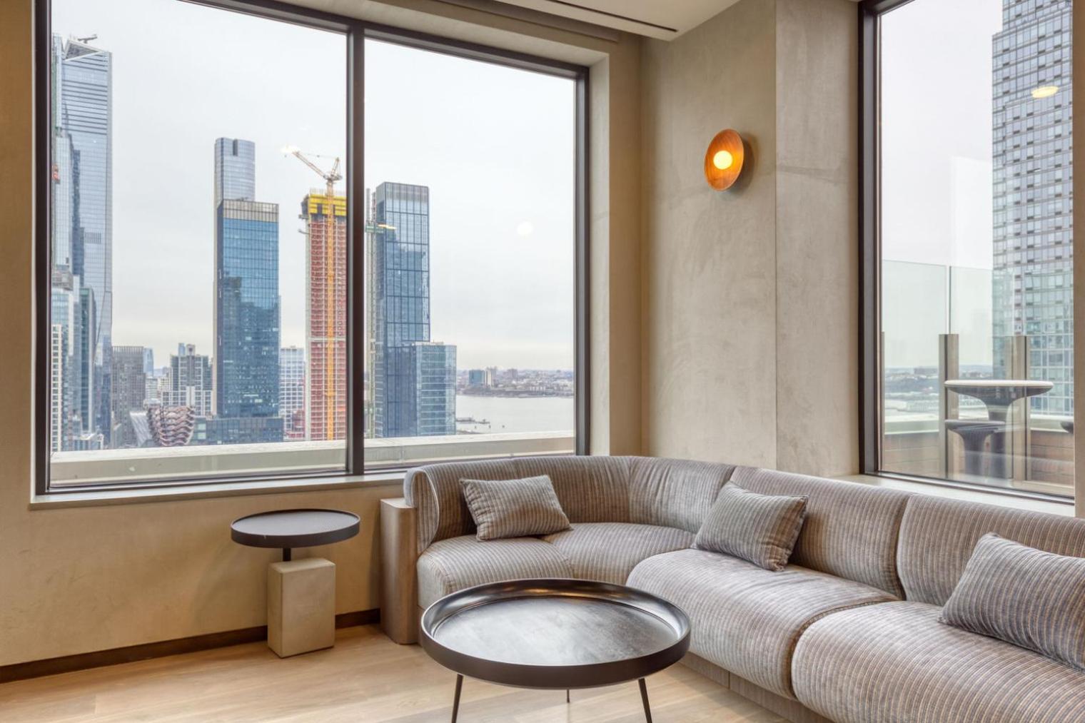 Midtown West 2br W Doorman Gym Wd Nr Times Sq Nyc-1068 Apartment *