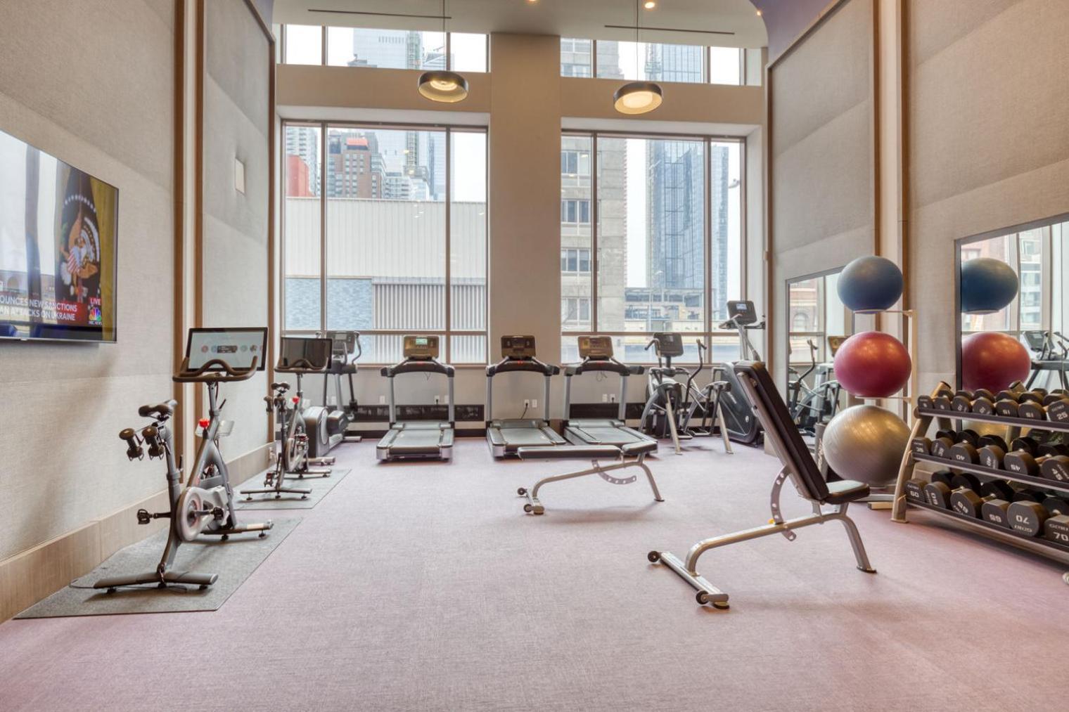 Midtown West 2br W Doorman Gym Wd Nr Times Sq Nyc-1068 New York