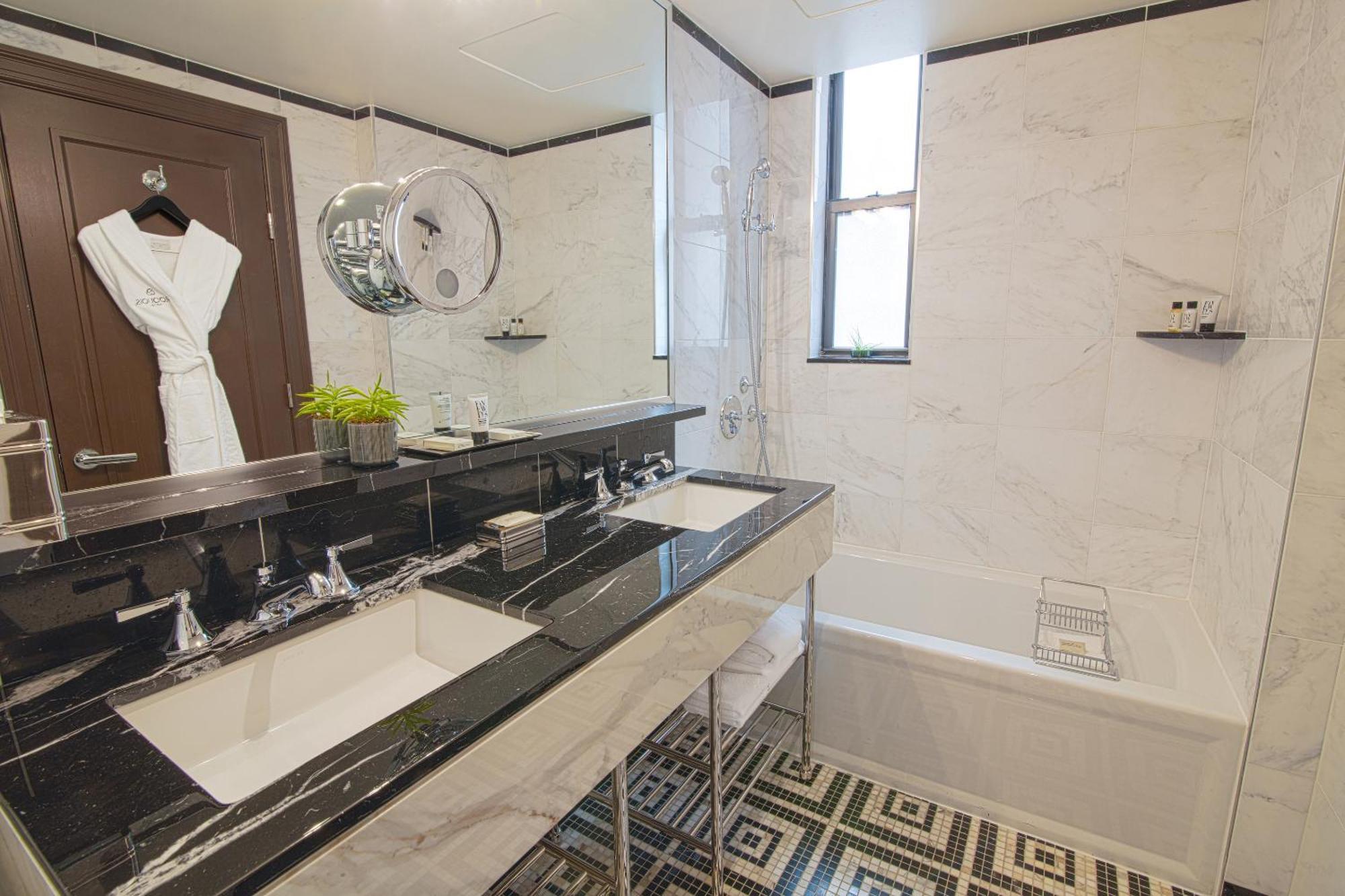 Iroquois Times Square 5*