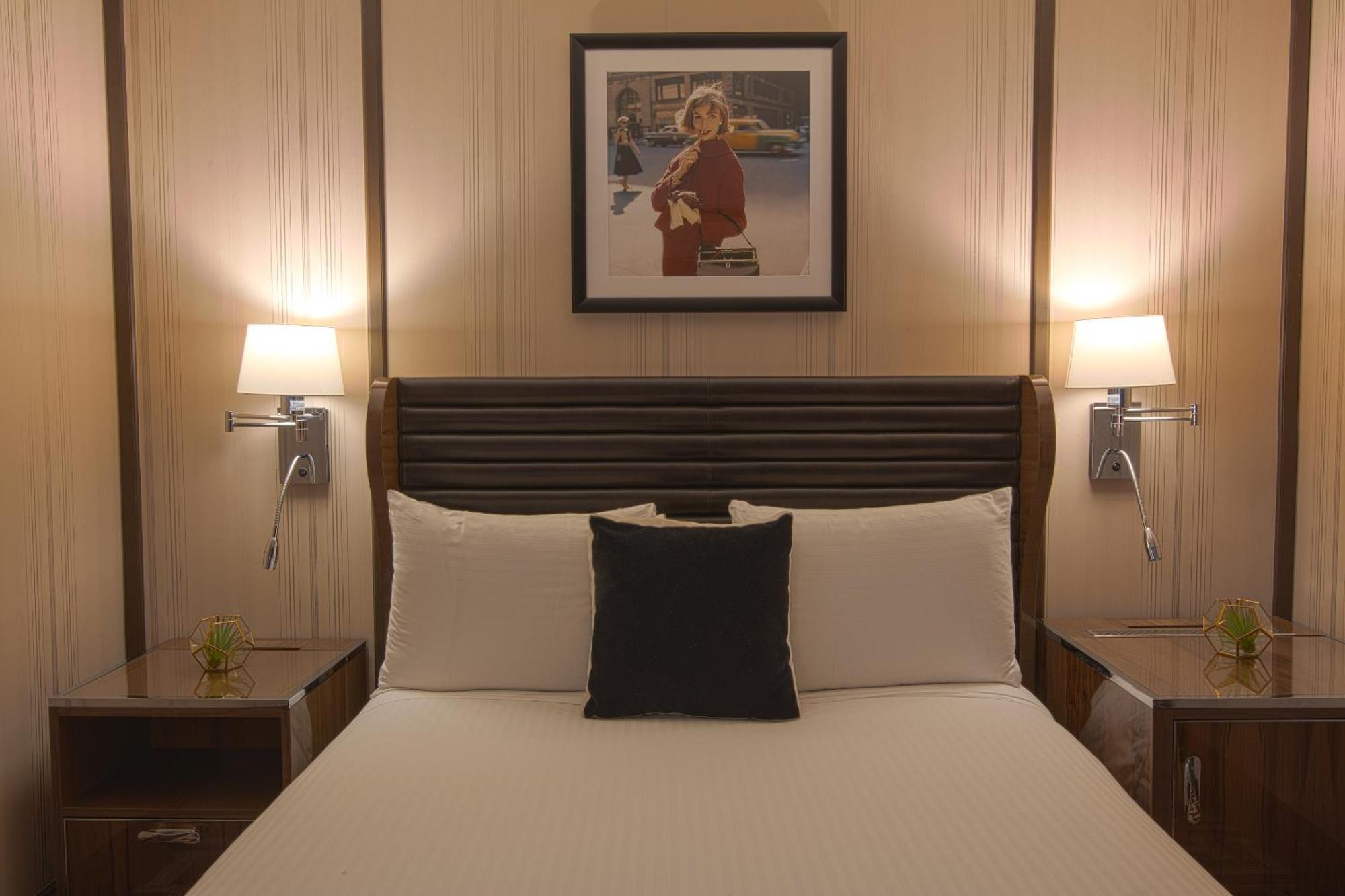 Iroquois Times Square Hotel New York