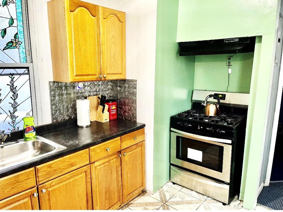 Apartment 3 Bedrooms 1 Bath Apt, 10 Min To Manhattan! New York