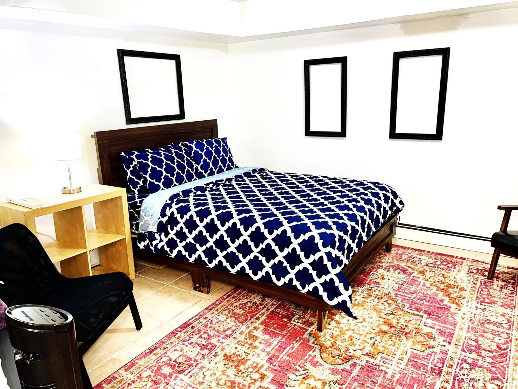 2 Bedrooms Lr Kit Bath And Backyard 2 Stops To Manhattan