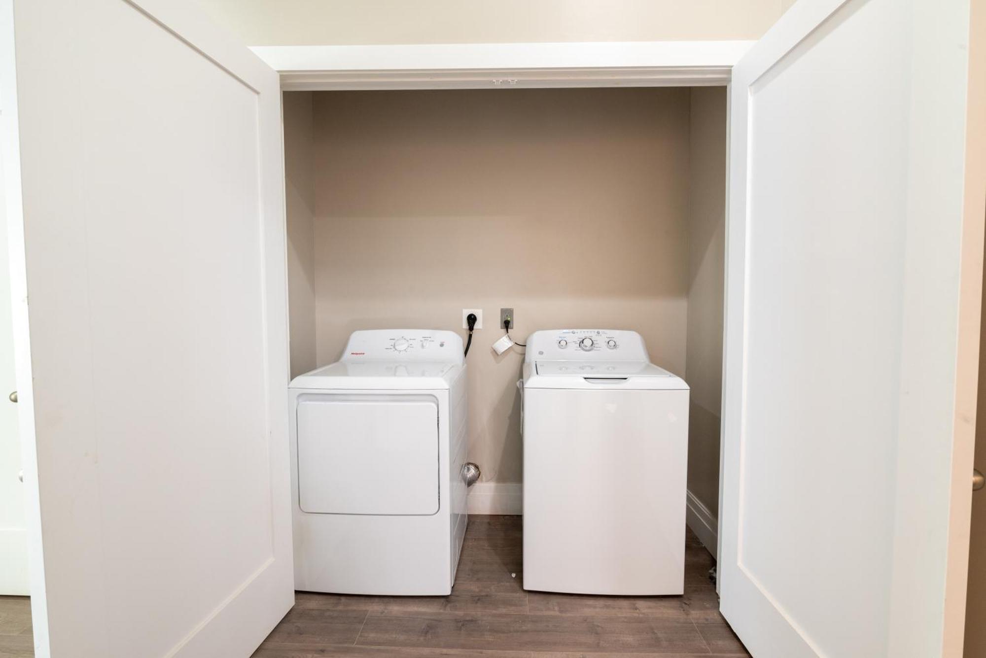 Charming 2br Bkyrd Near Williamsburg Apartment