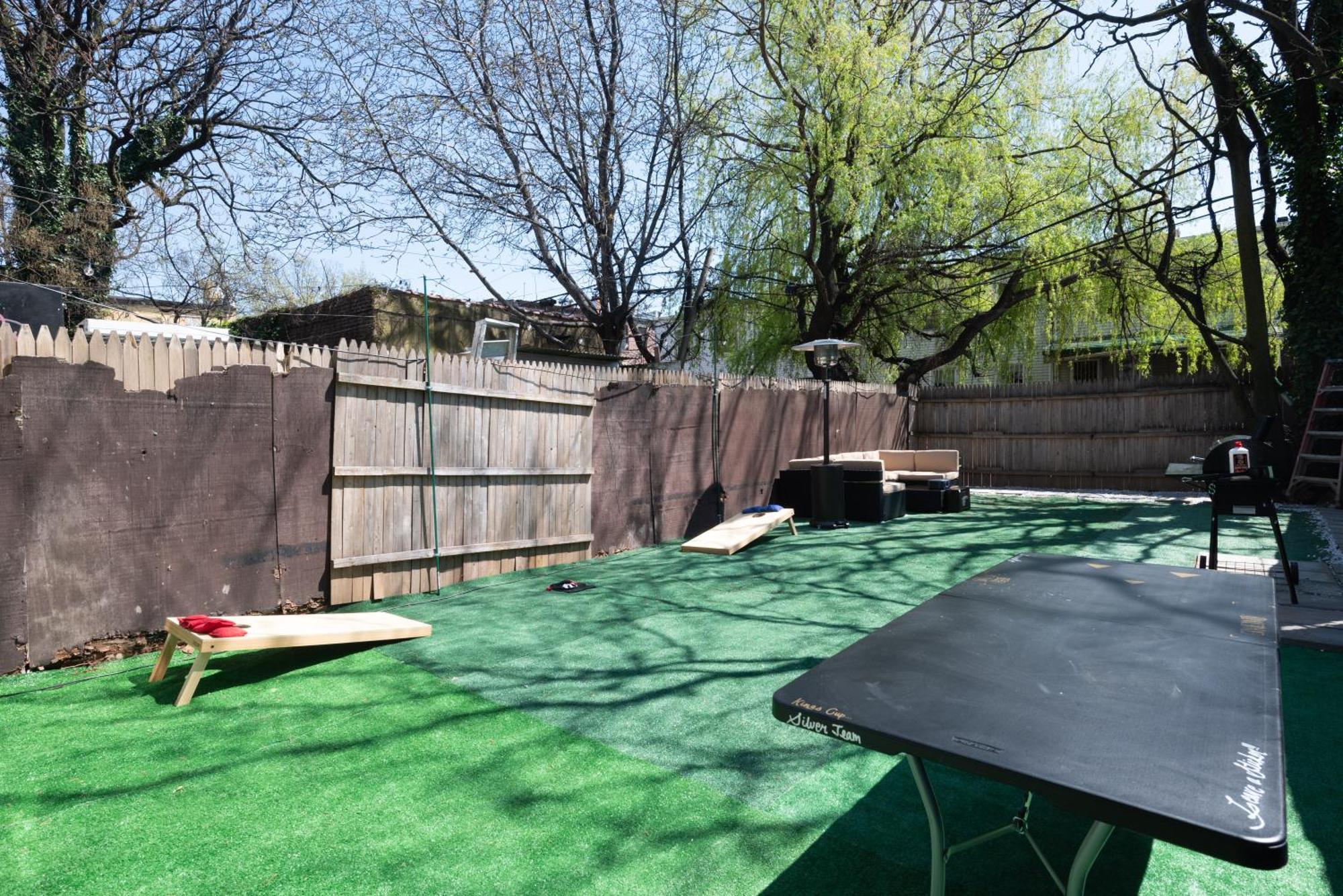 Charming 2br Bkyrd Near Williamsburg Apartment