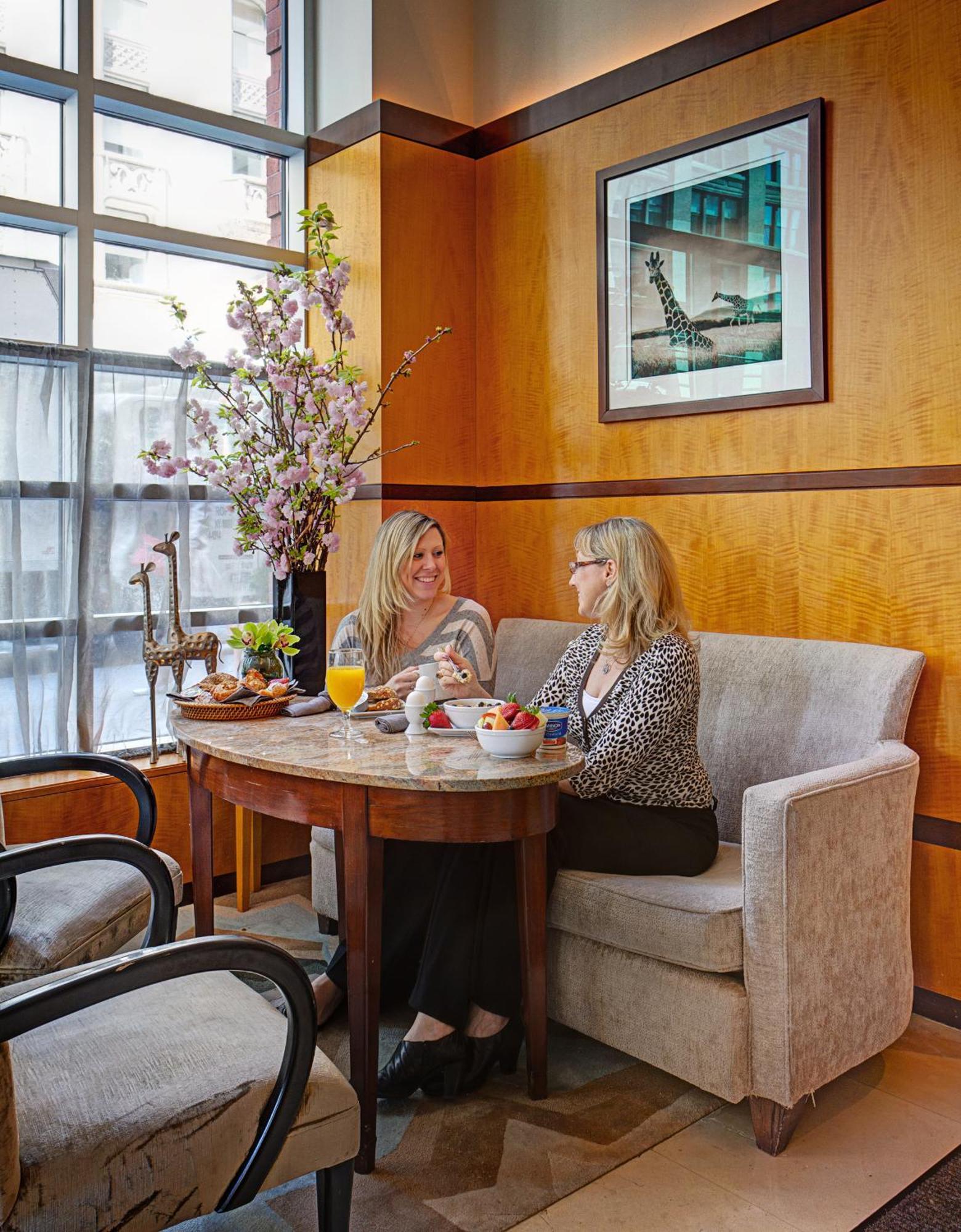Hotel Giraffe By Library Collection New York