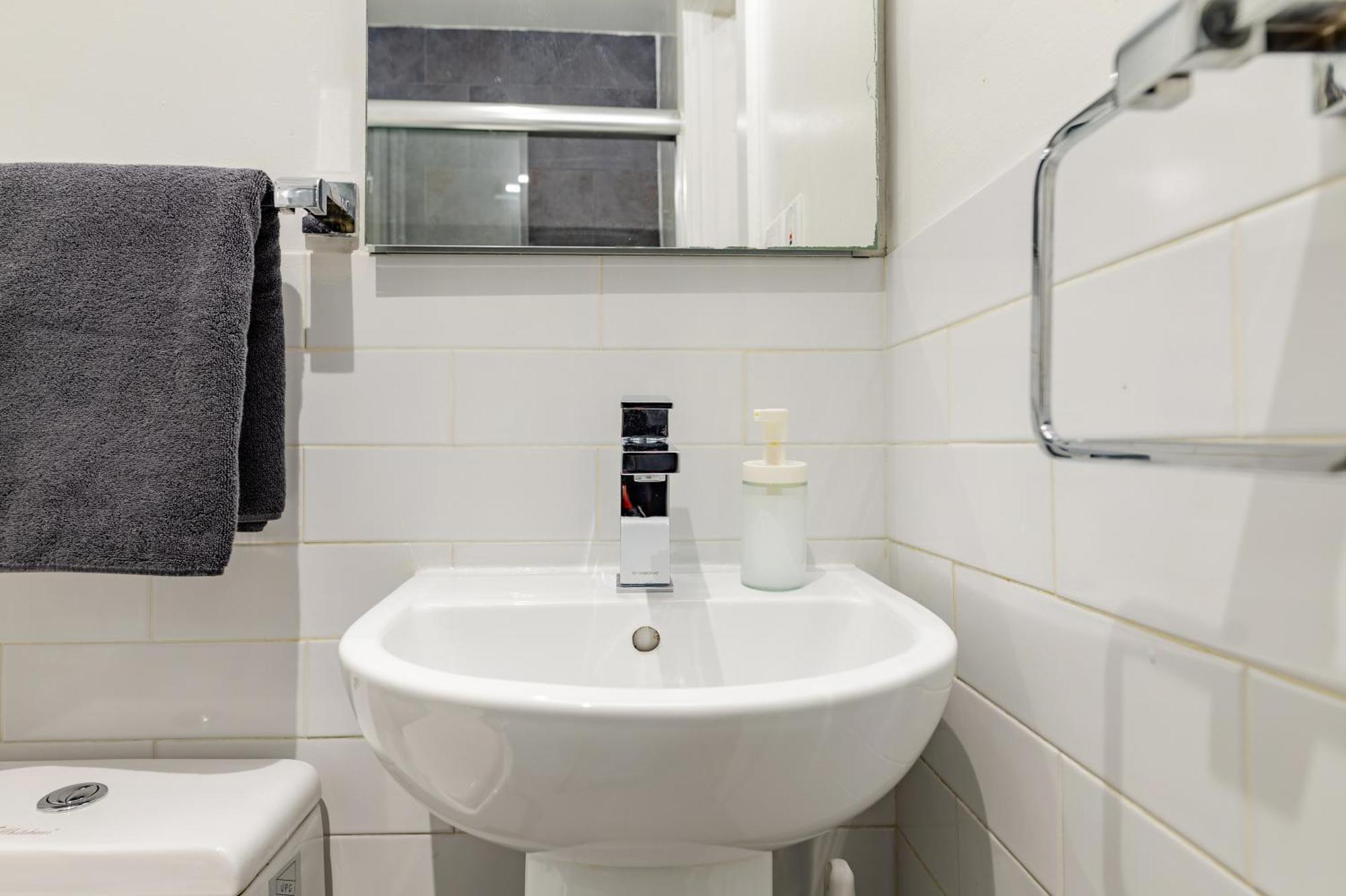 Apartment 2 Bedroom Luxury Unit In The Heart Of Manhattan *