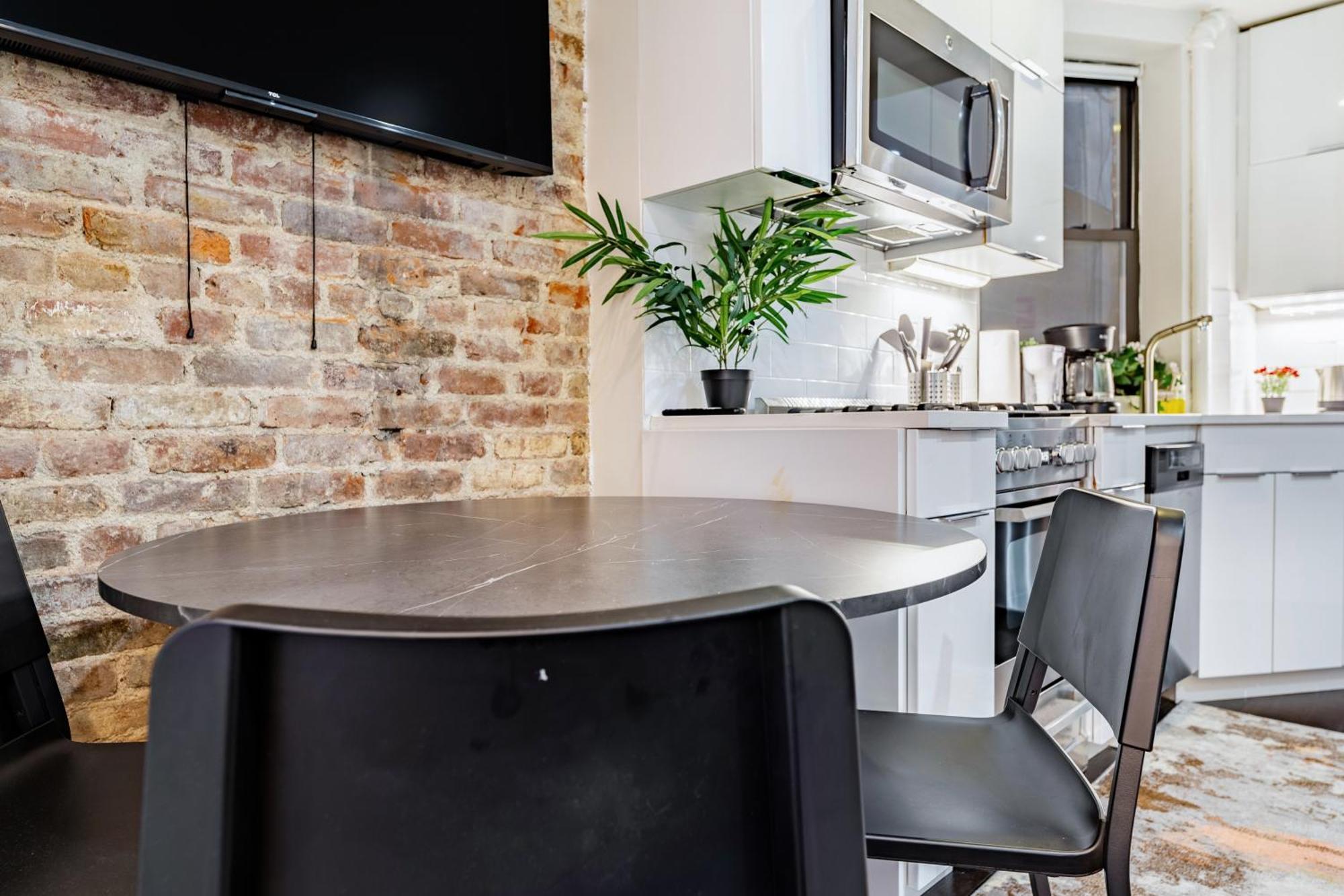 Apartment 2 Bedroom Luxury Unit In The Heart Of Manhattan