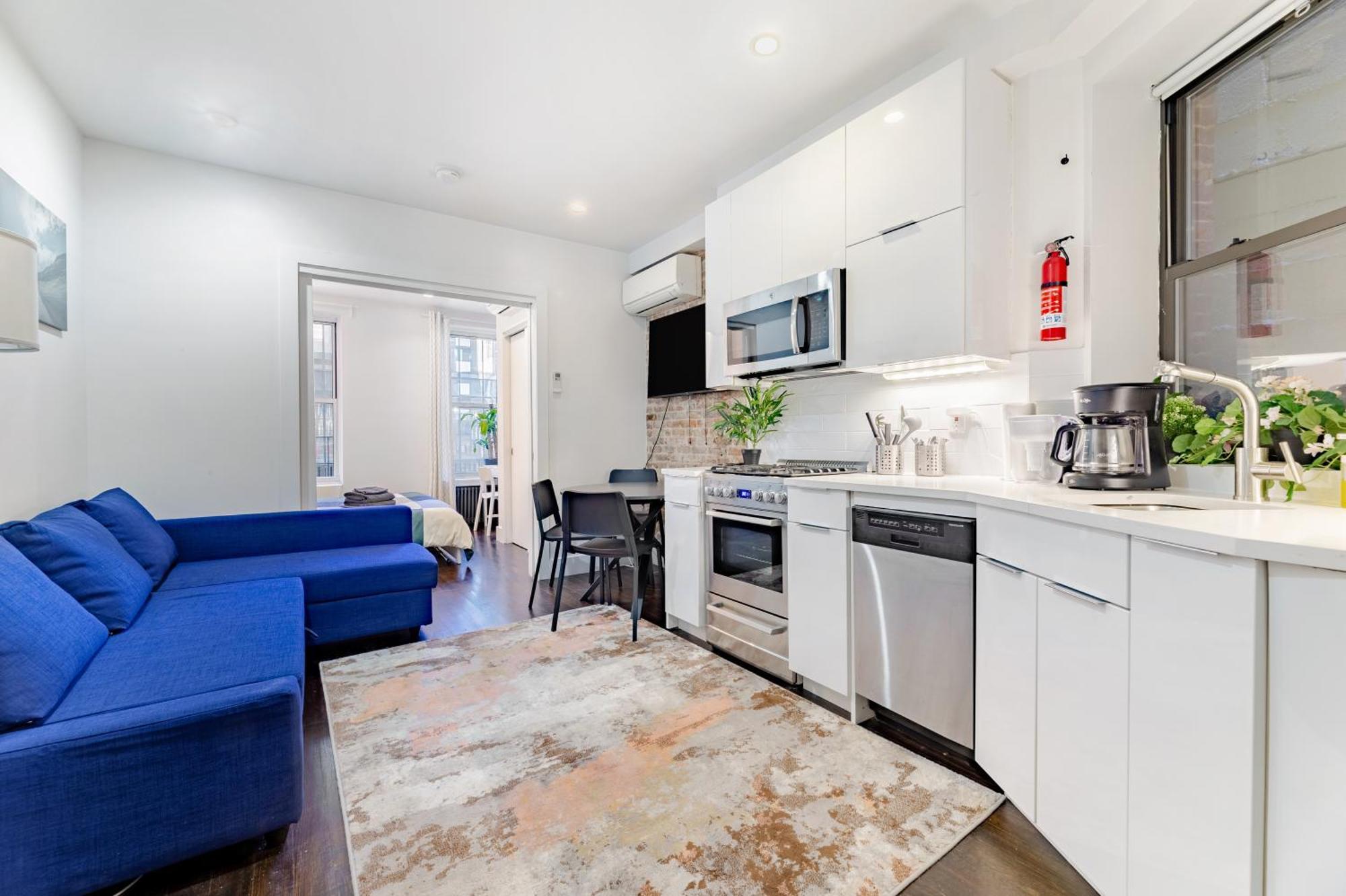 Apartment 2 Bedroom Luxury Unit In The Heart Of Manhattan