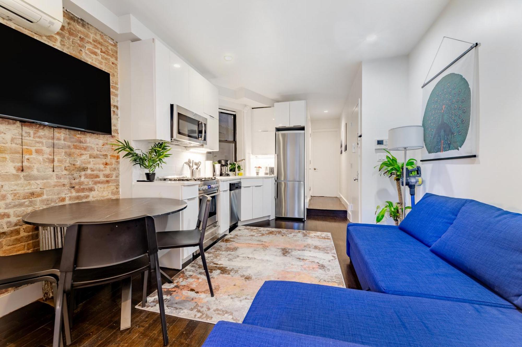 Apartment 2 Bedroom Luxury Unit In The Heart Of Manhattan