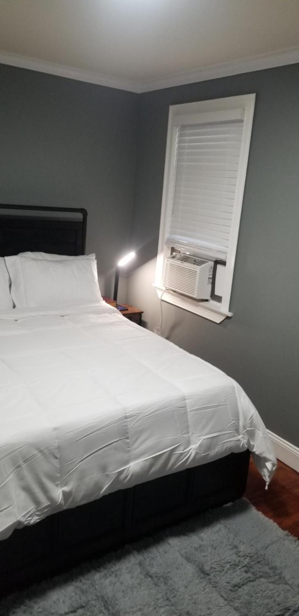 A Comfy Place In Queens Holiday home