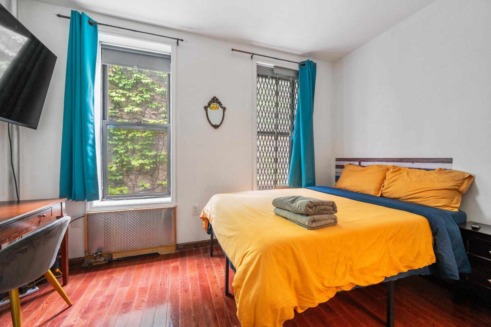 Lower East Side Vintage Cozy 2bedroom