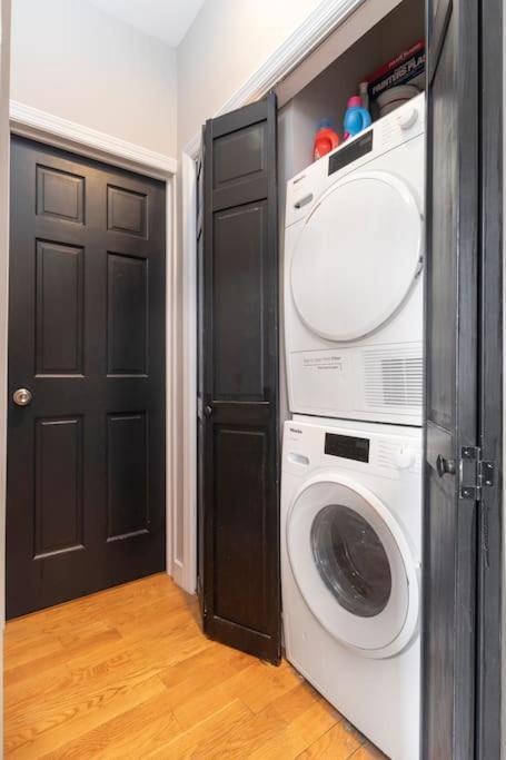 Renovated Lower Eastside 2br Washer Dryer *