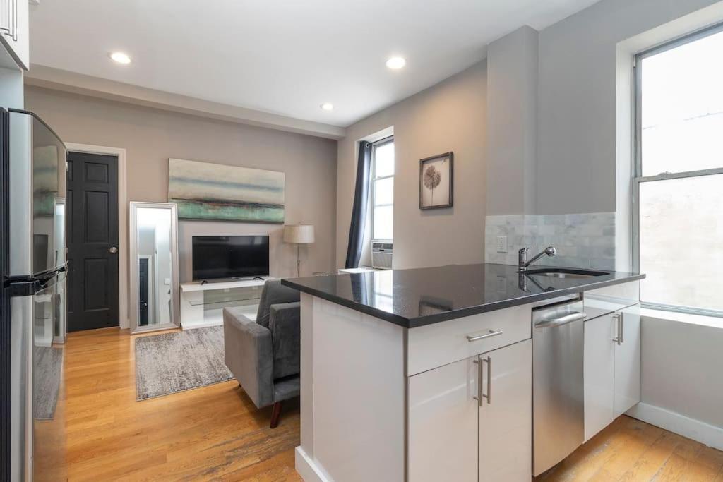 Renovated Lower Eastside 2br Washer Dryer * New York