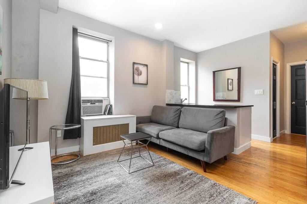 Renovated Lower Eastside 2br Washer Dryer New York