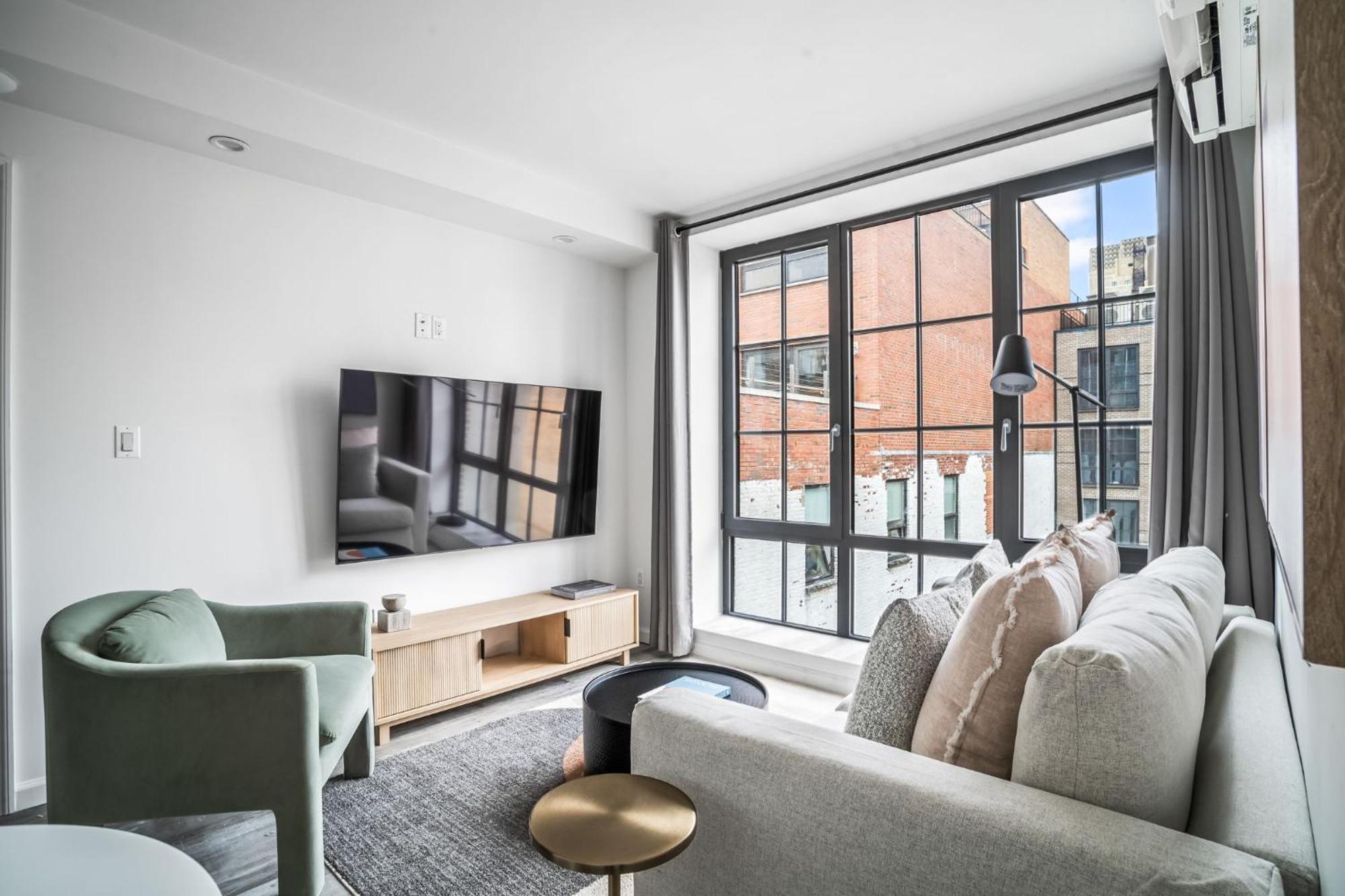 Modern 2-br With Southern Views Apartment *