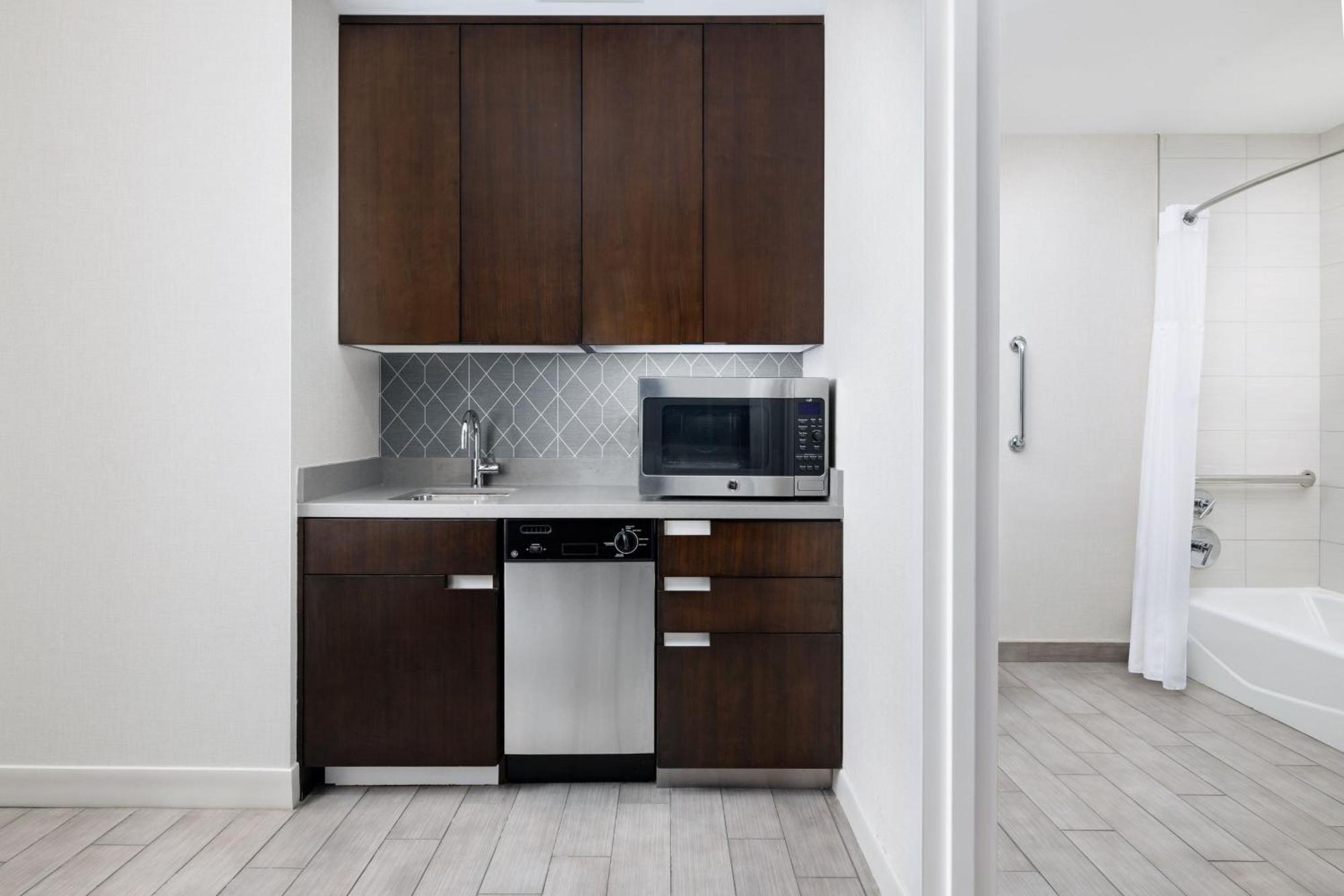 By Marriott Downtown Manhattan/world Trade Center Area 4*