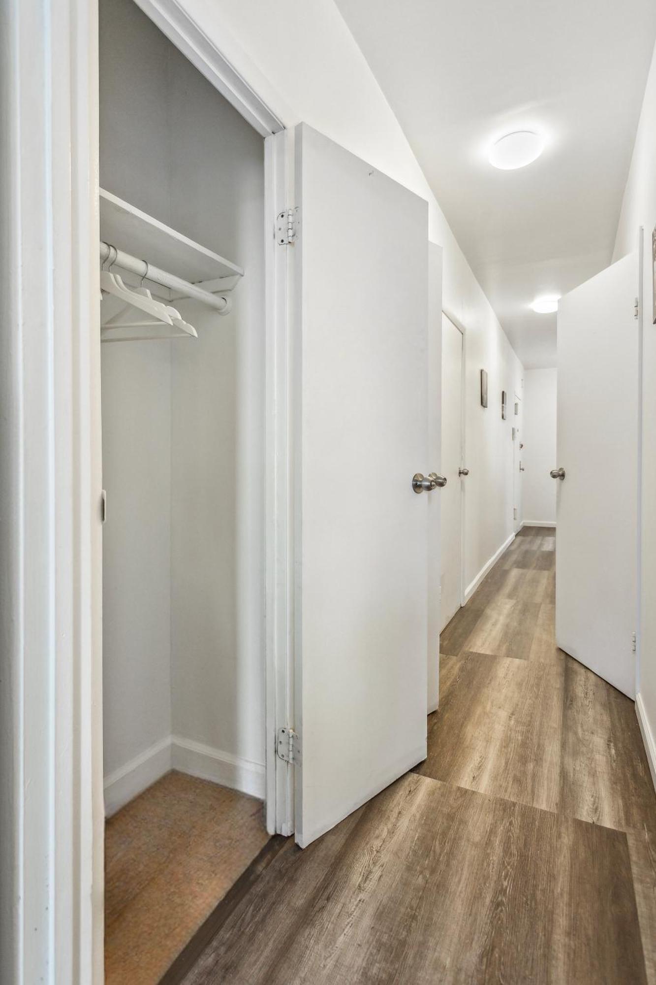 3 Bedroom Family In Hells Kitchen Apartment *