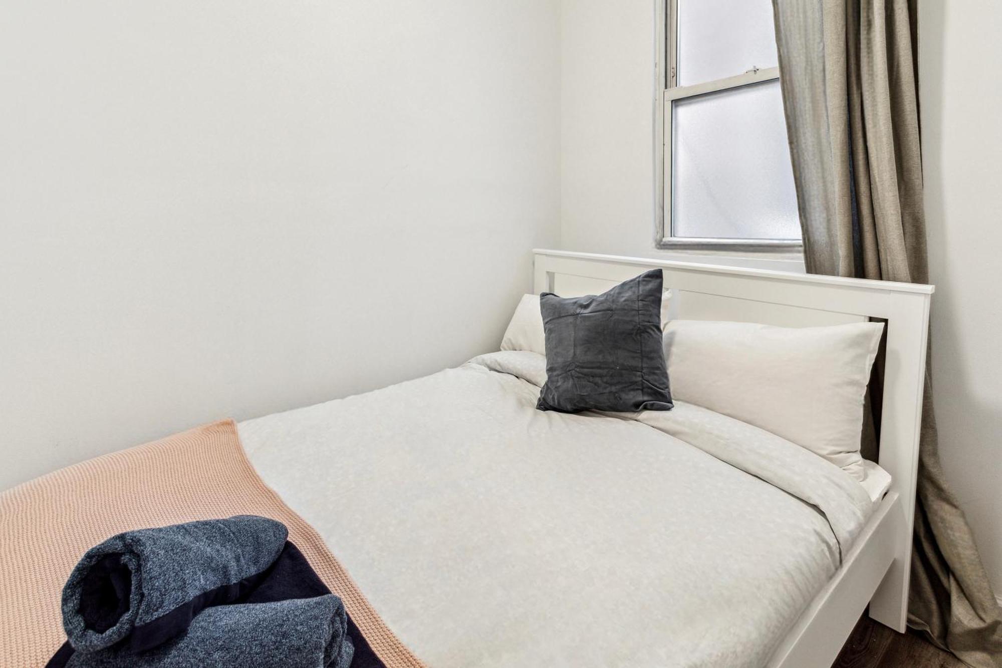 3 Bedroom Family In Hells Kitchen New York