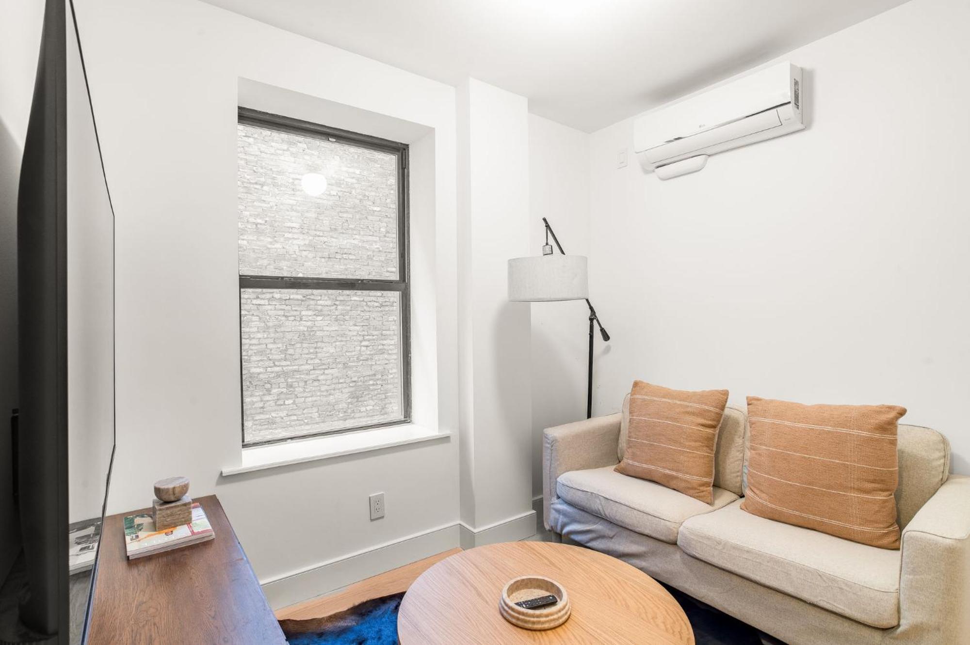 Stylish 2br 1bath Escape Located Near Washington Square Park And Greenwich Village