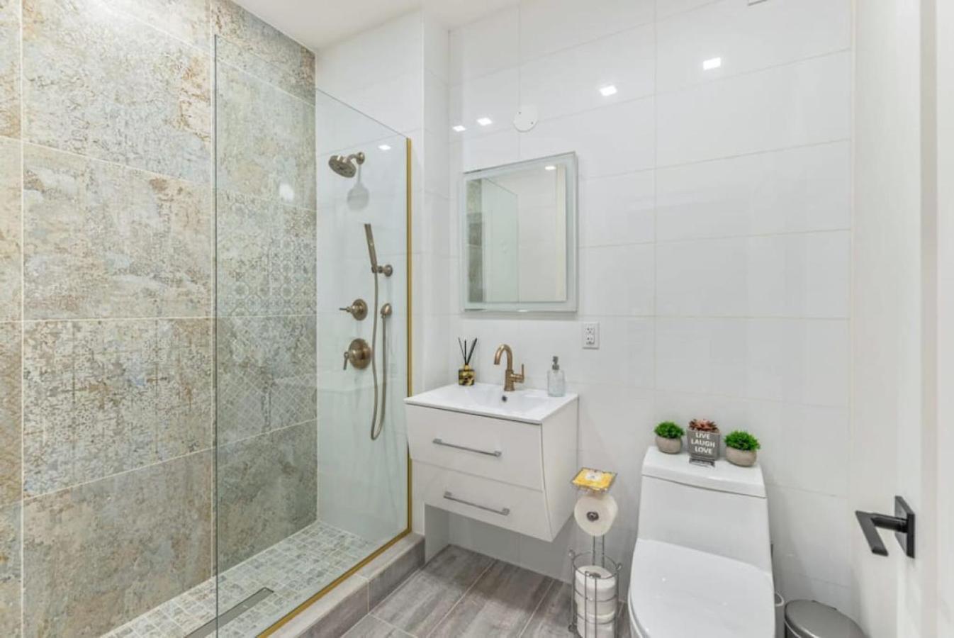 Studio W Charming Juliet Balcony In Upper East Apartment New York