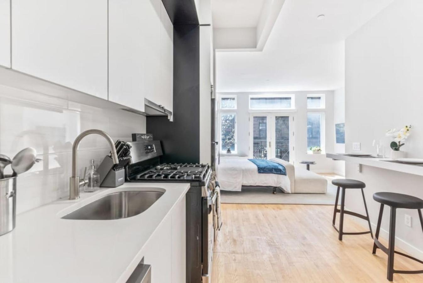 Studio W Charming Juliet Balcony In Upper East