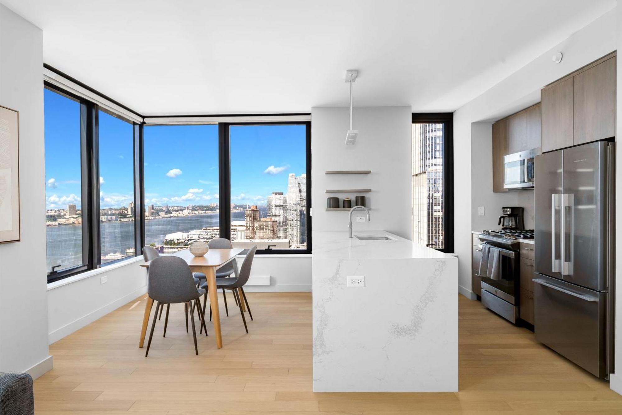 Modern Stylish 2br 2ba In Hudson Yard Apartment