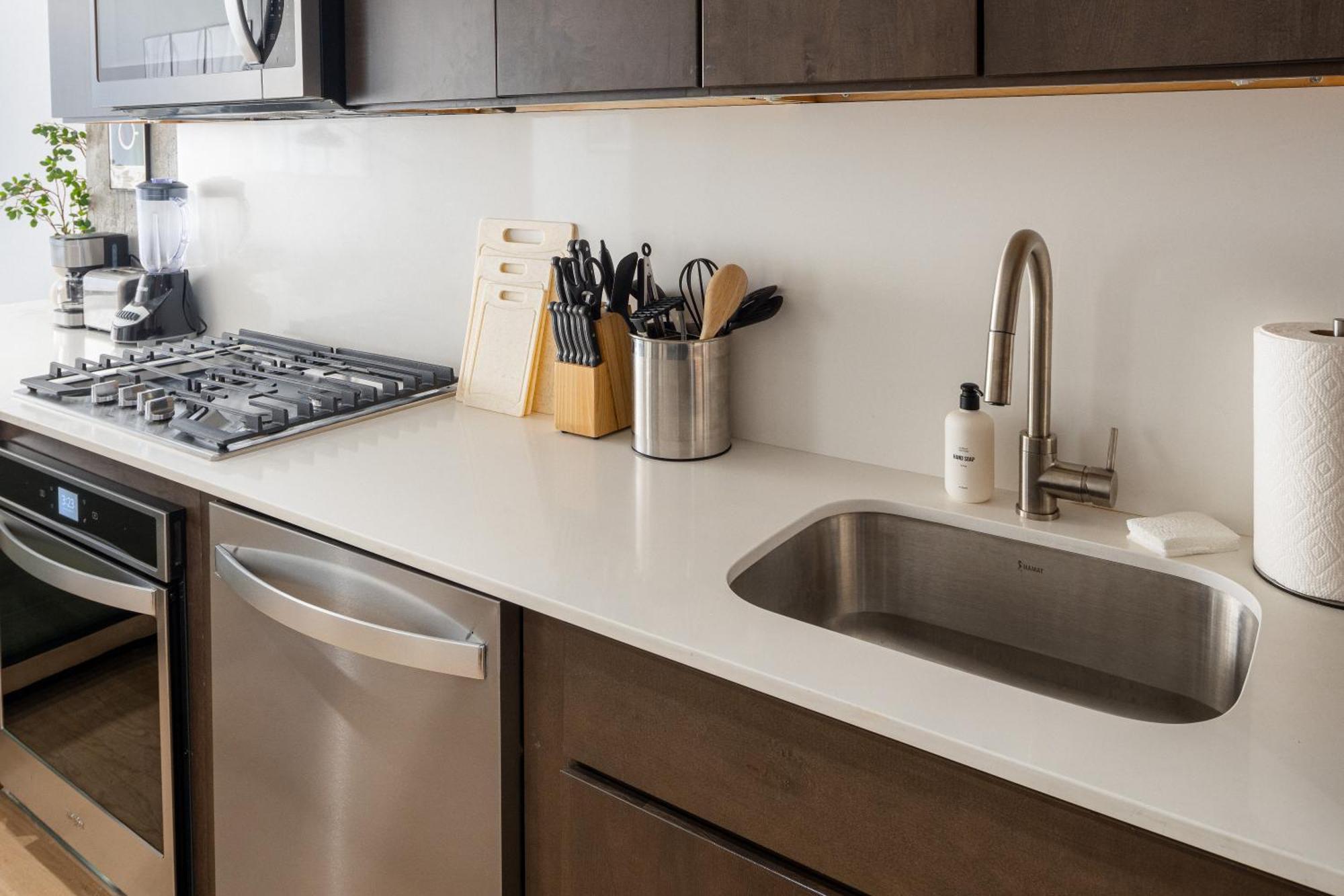 Luxury Full Floor Chelsea With Washerdryer 2bd Apartment *