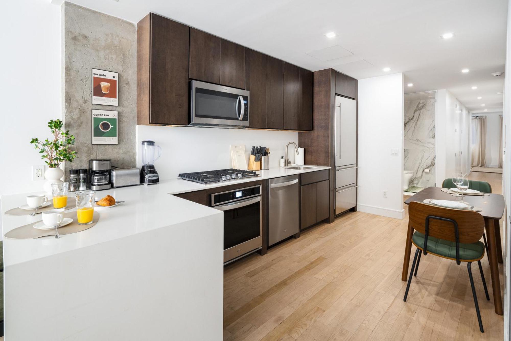 Luxury Full Floor Chelsea With Washerdryer 2bd *