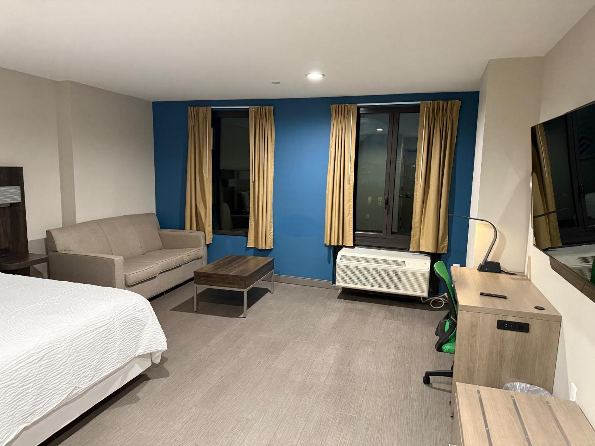 Holiday Express & Hotel New York
