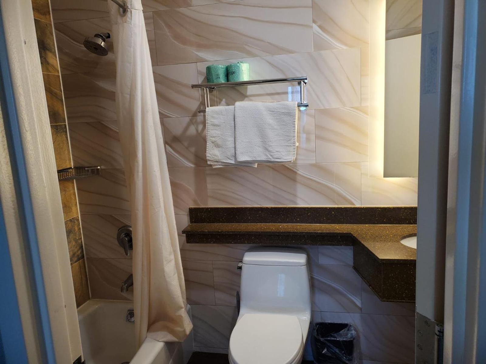 Hotel The Essence At Jfk 3*