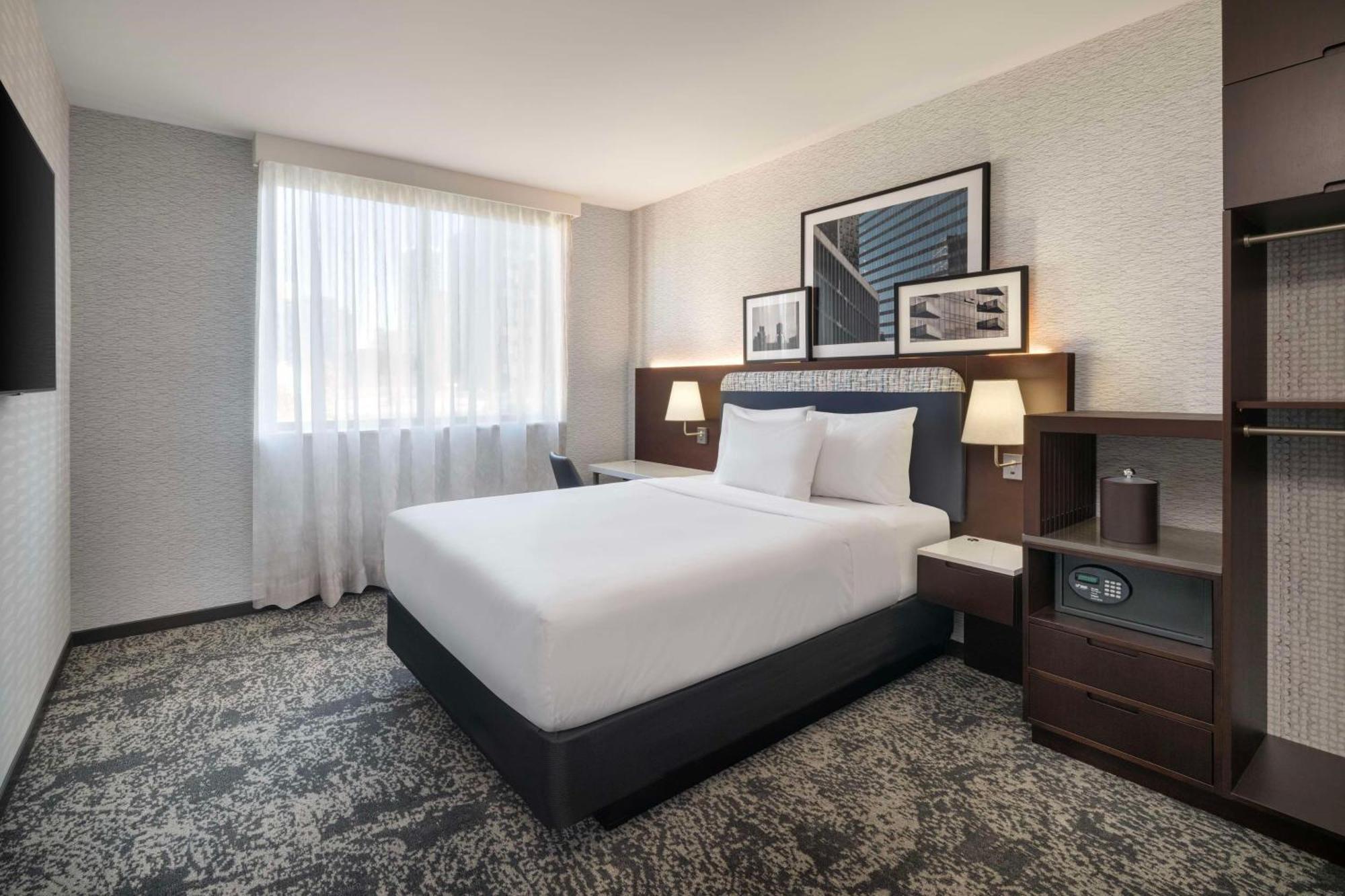 Aiden By Western Long Island Hotel 3*