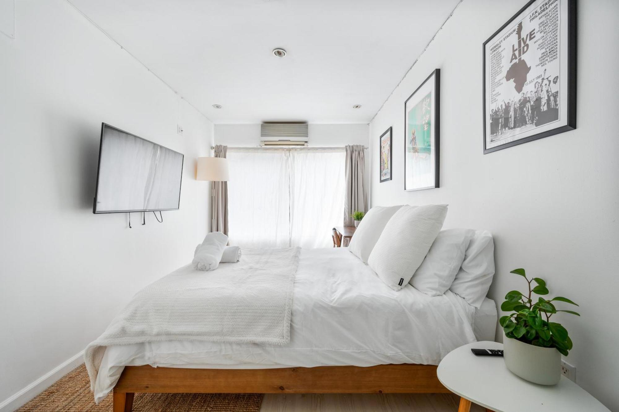 Chinatown Essential 2 Bedroom 900 Square Feet Apartment