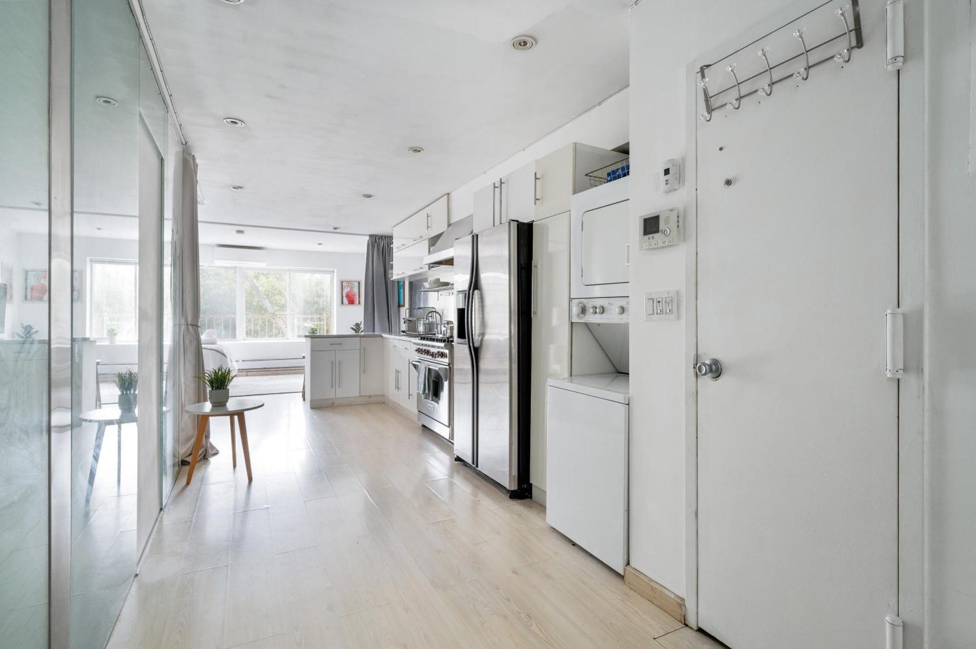 Apartment Chinatown Essential 2 Bedroom 900 Square Feet New York