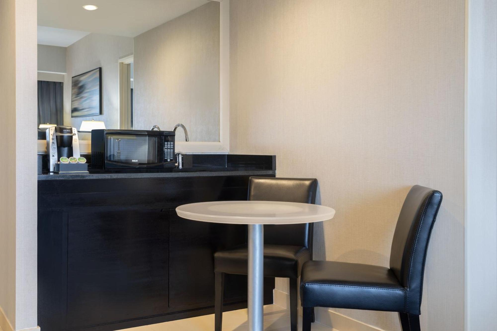 Courtyard By Marriott Jfk Airport Hotel New York